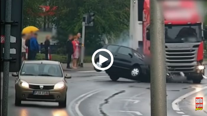 VIDEO: Τράκτορας Scania Vs Fiat Seicento!