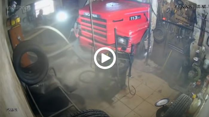 VIDEO: φορτηγό εισβάλει σε συνεργείο
