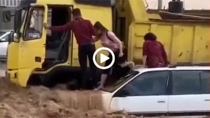 Φορτηγατζής σώζει οικογένεια από πνιγμό! Φορτηγατζής σώζει οικογένεια από πνιγμό!