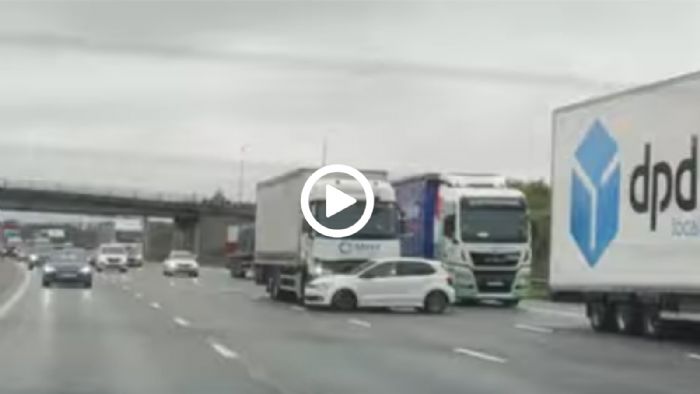 Φορτηγό παρασέρνει ΙΧ για χιλιόμετρα!