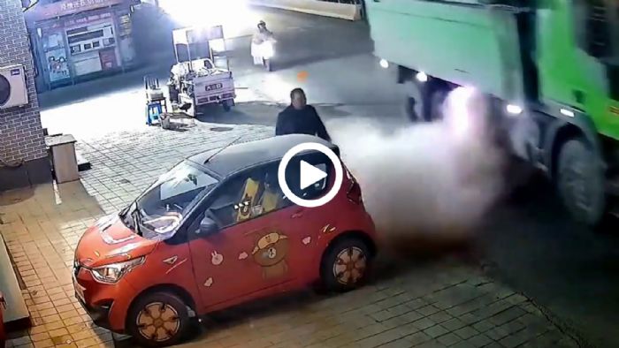 Όταν το λάστιχο φορτηγού σκάσει πάνω σου!