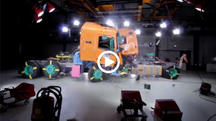 VIDEOS: Τα crash-test των φορτηγών
