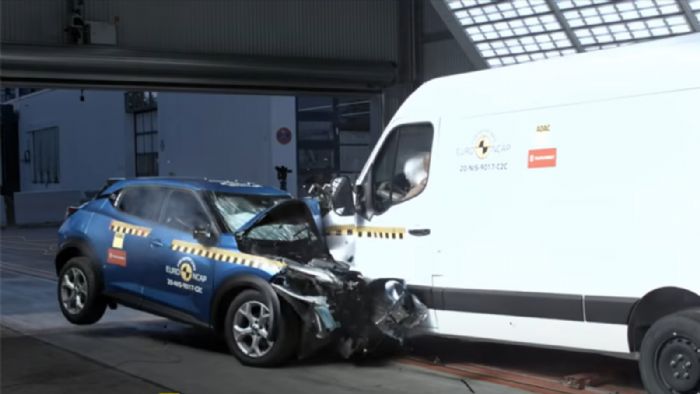 VIDEO: Van Vs SUV-Ποιος «κερδίζει» στο crash-test;