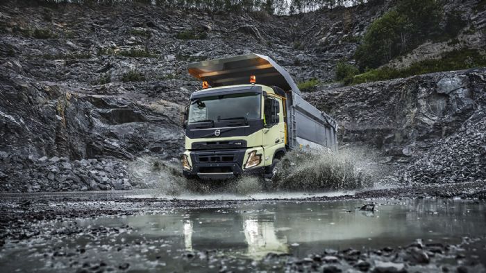 O… κασκαντέρ του κλάδου των κατασκευών, το άκρως αποδοτικό και σκληροτράχηλο Volvo FMX… 
