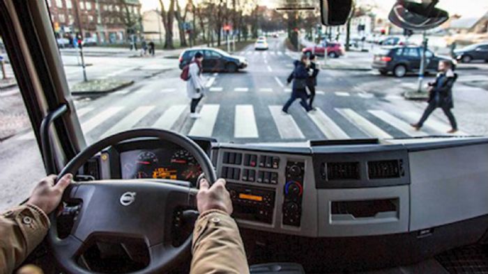 Mεγαλύτερη ασφάλεια στους δρόμους θέλει η Volvo Trucks