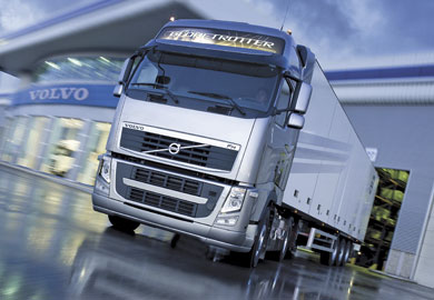 Η Volvo Trucks παρουσίασε ένα νέο, εξαιρετικά σημαντικό, σύστημα ελέγχου της οδικής συμπεριφοράς των φορτηγών της με την ονομασία Stretch Brake. 