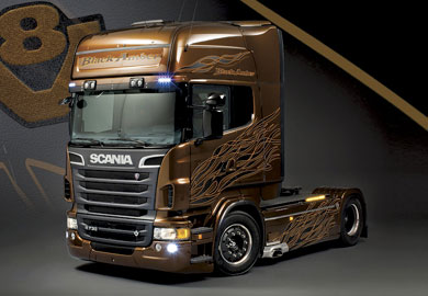 Scania V8 Black Amber Limited Edition 100, συλλεκτικά και…      κεχριμπαρένια!