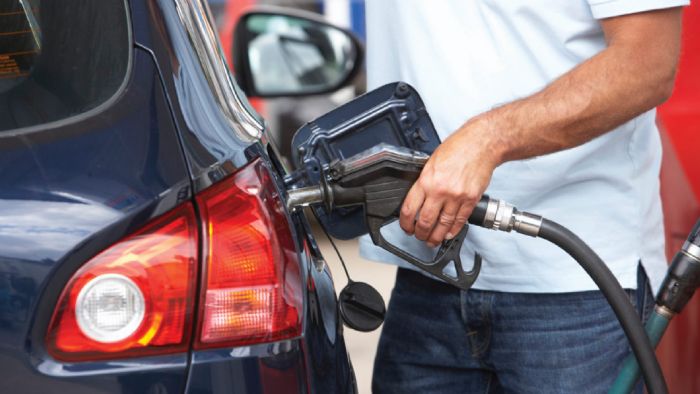 Αν το αυτοκίνητο χρειάζεται βενζίνη 98 ή περισσότερων οκτανίων, τότε αναγράφεται συνήθως στην τάπα του ρεζερβουάρ.	