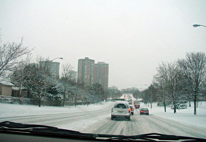 Η οδήγηση τον χειμώνα απαιτεί προσοχή και σύνεση από τον οδηγό, λόγω των ξεχωριστών συνθηκών και της χαμηλής πρόσφυσης.