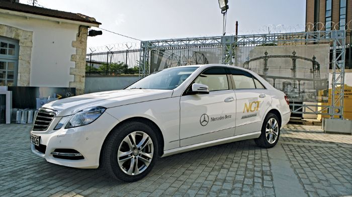 Η μέση κατανάλωση του ταξί Mercedes-Benz E-Class NGT ορίζεται στα 4,3 kg/100 χλμ.
