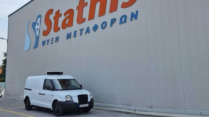 Stathis - 1η μετασκευή σε ψυγείο του ηλεκτρικού αυτοκινήτου της LEVC 