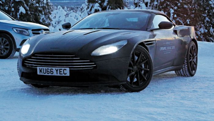 Η νέα ανοιχτή Aston Martin DB11 έχει κάτω από το καπό της, 
το νέο V12 που αποδίδει 608 ίππους και 70 κιλά ροπής.